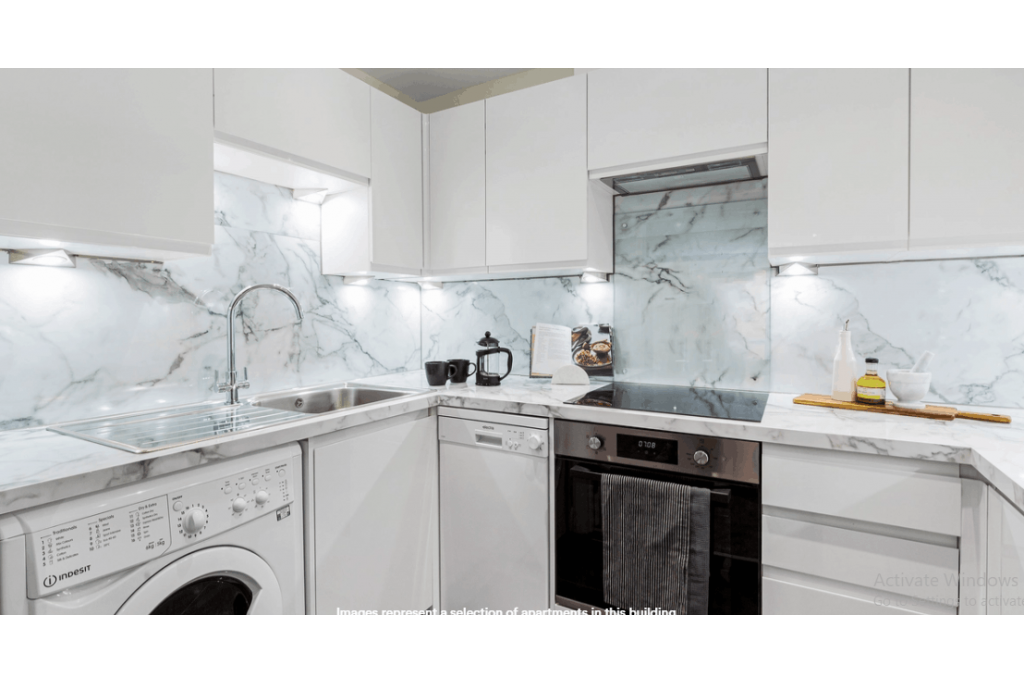 Elegant 1-Bed Apartment with Balcony – West Smithfield