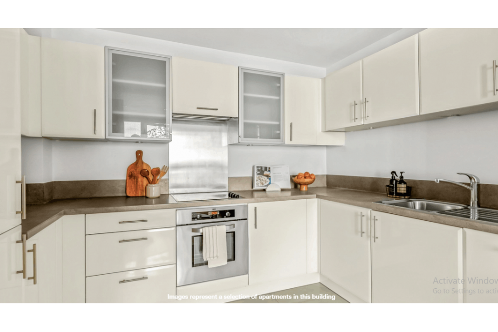 Modern One-Bed Apartment with Riverside Views