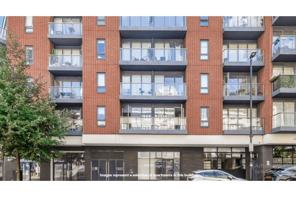 Modern One-Bed Apartment with Riverside Views