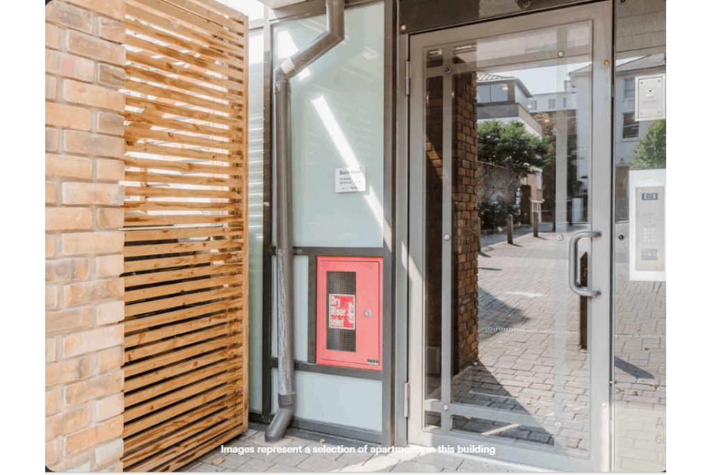 Two-Bedroom Corporate Apartment - Cecil Grove, London