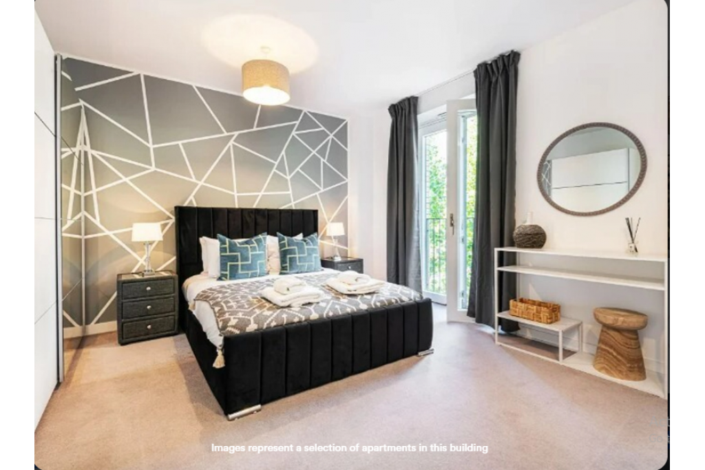 Three-Bedroom Townhouse - Danvers Avenue, SW11 1AG, London