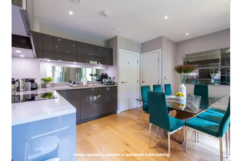 Three-Bedroom Townhouse - Danvers Avenue, SW11 1AG, London