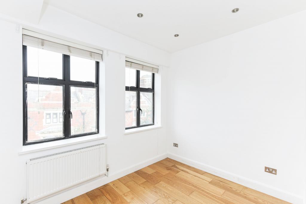 Spacious 1-Bedroom Flat to Rent in Watford Town Centre