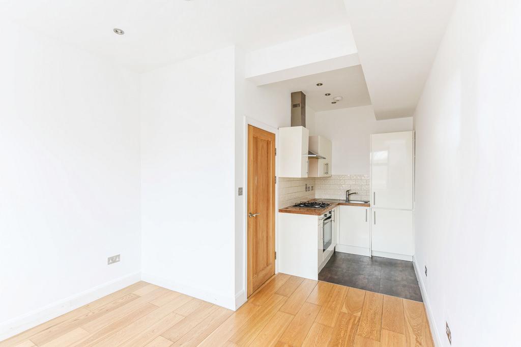 Spacious 1-Bedroom Flat to Rent in Watford Town Centre