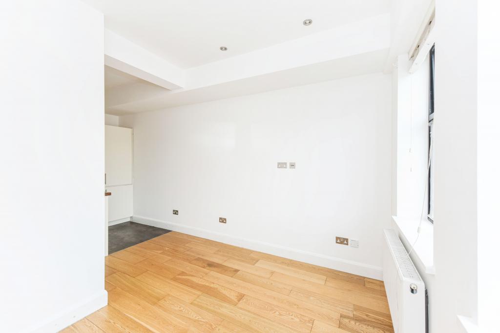 Spacious 1-Bedroom Flat to Rent in Watford Town Centre