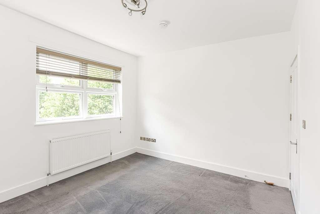 Bright 1-Bedroom Flat to Rent in Stoke Newington