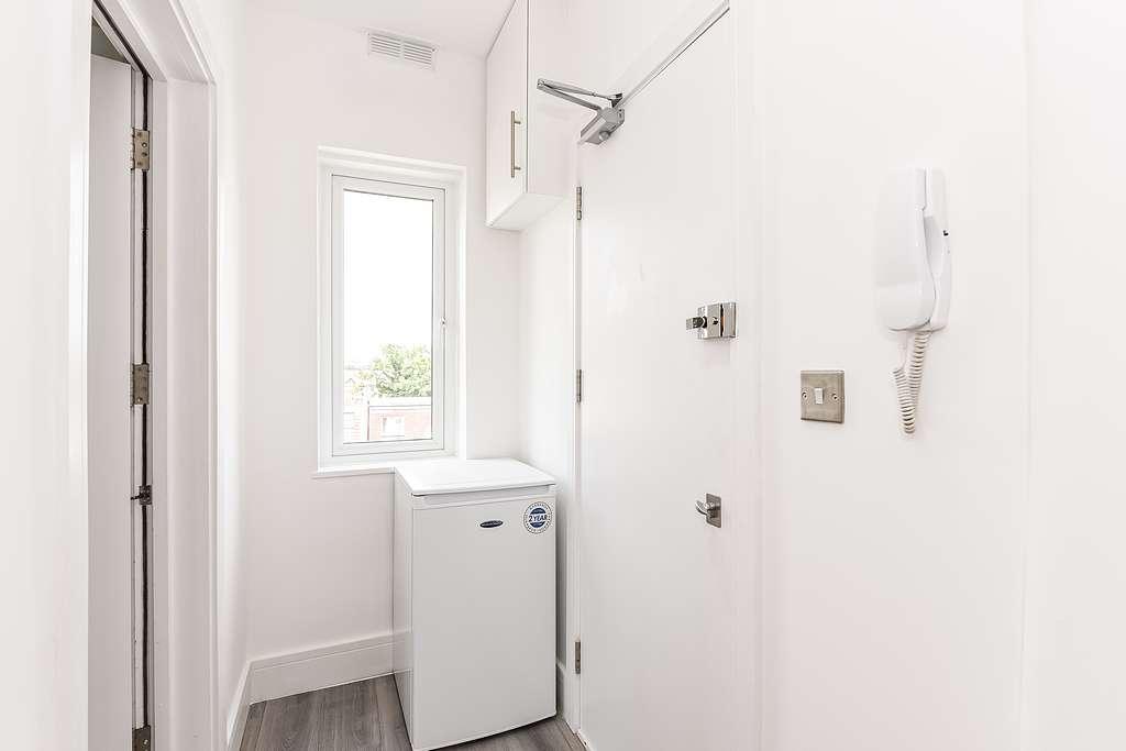 Bright 1-Bedroom Flat to Rent in Stoke Newington