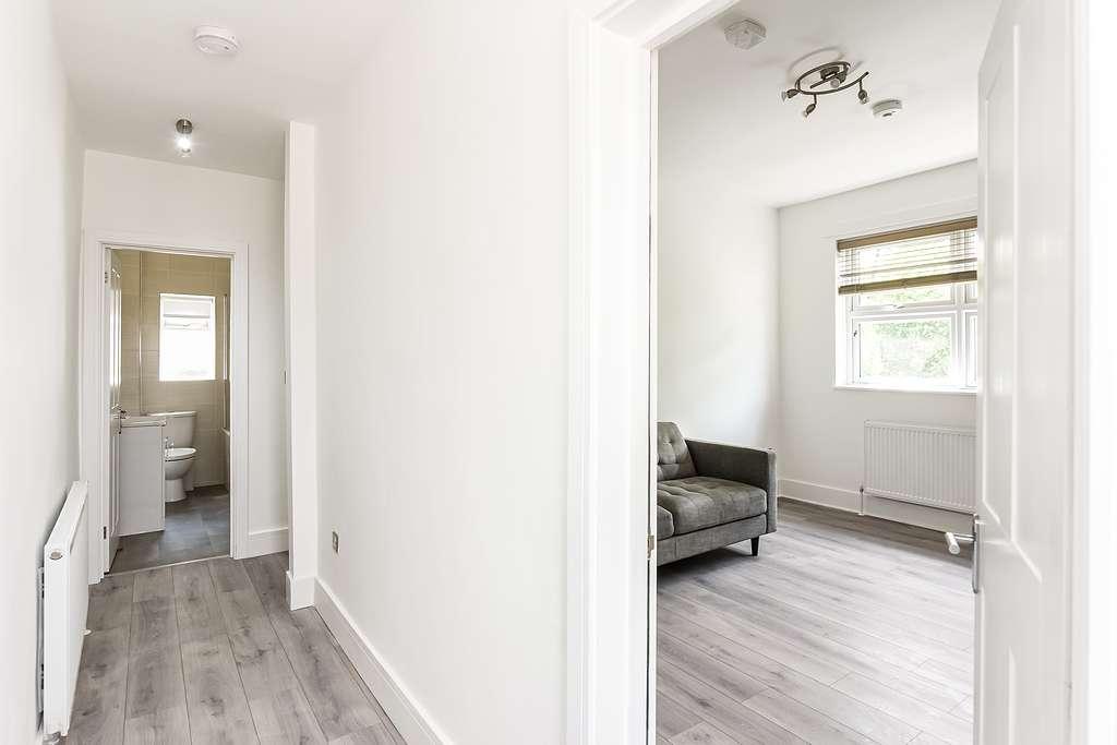 Bright 1-Bedroom Flat to Rent in Stoke Newington