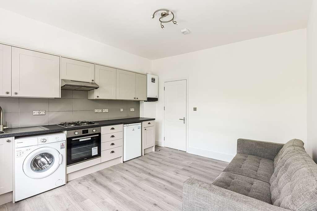 Bright 1-Bedroom Flat to Rent in Stoke Newington