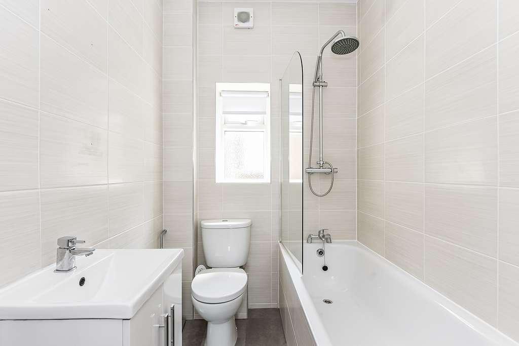 Bright 1-Bedroom Flat to Rent in Stoke Newington