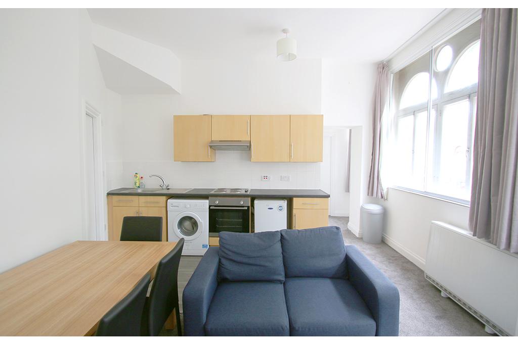 Two-Bedroom Flat to Rent – 92A Old Street, Flat 5, Clerkenwell, London EC1V 9AY