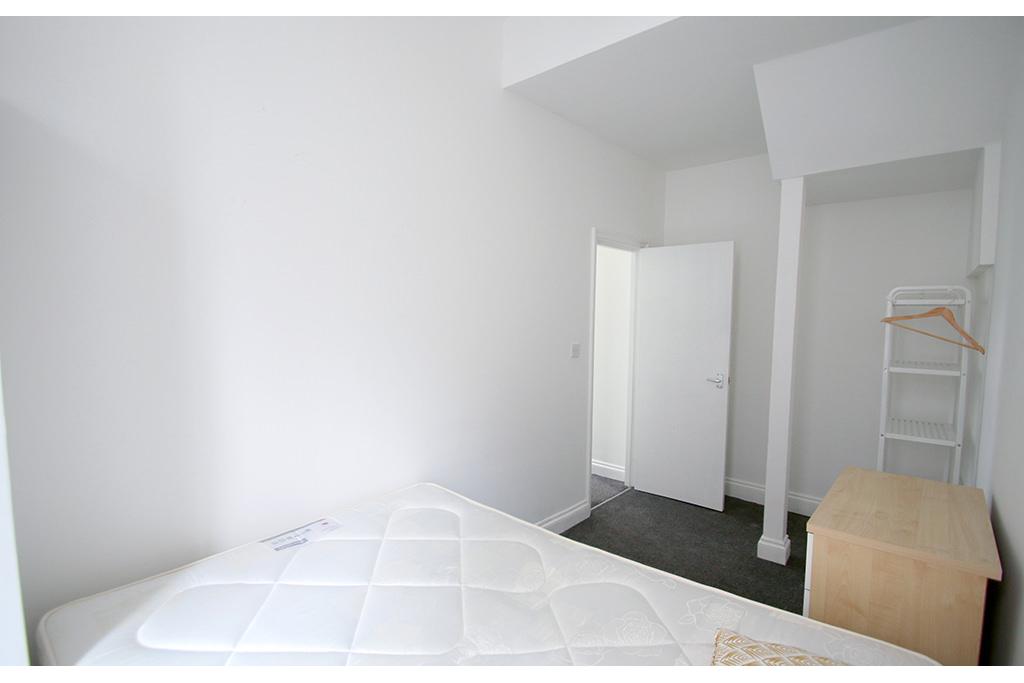 Two-Bedroom Flat to Rent – 92A Old Street, Flat 5, Clerkenwell, London EC1V 9AY