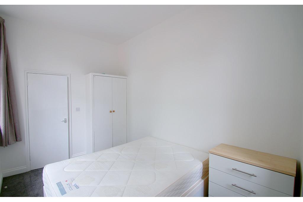 Two-Bedroom Flat to Rent – 92A Old Street, Flat 5, Clerkenwell, London EC1V 9AY