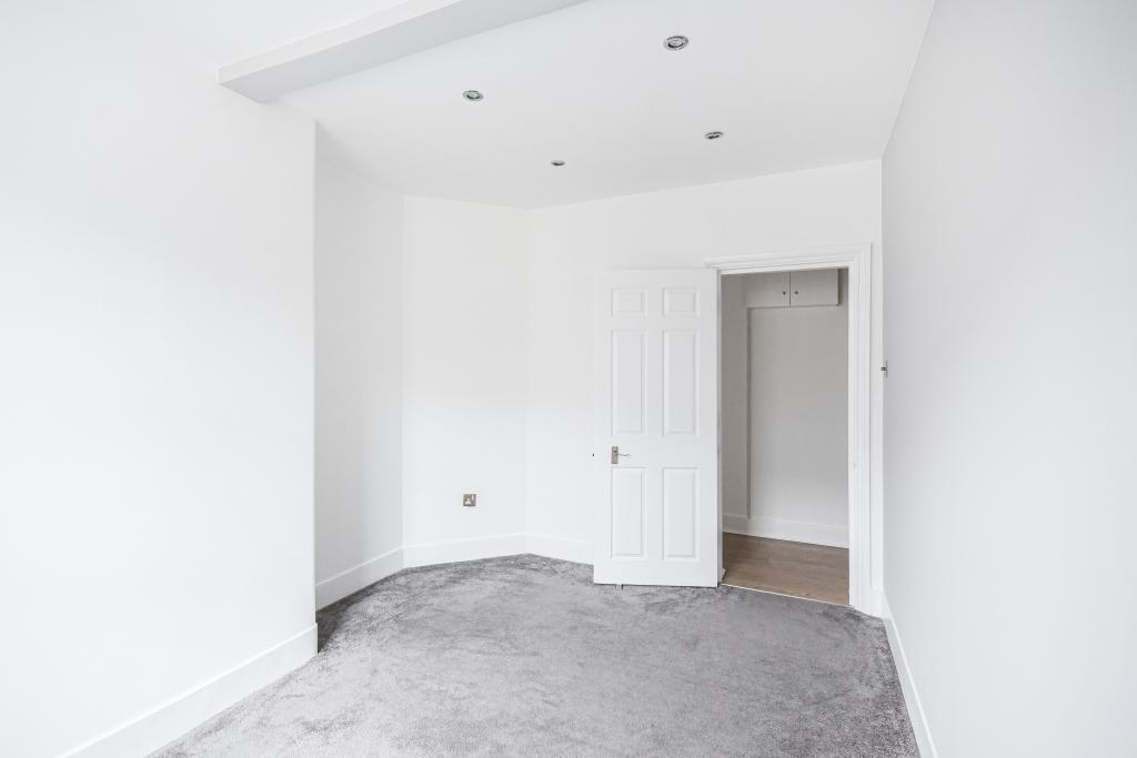 Two-Bedroom Flat to Rent – 21 Cavendish Buildings, Gilbert Street, Mayfair, London W1K 5HJ