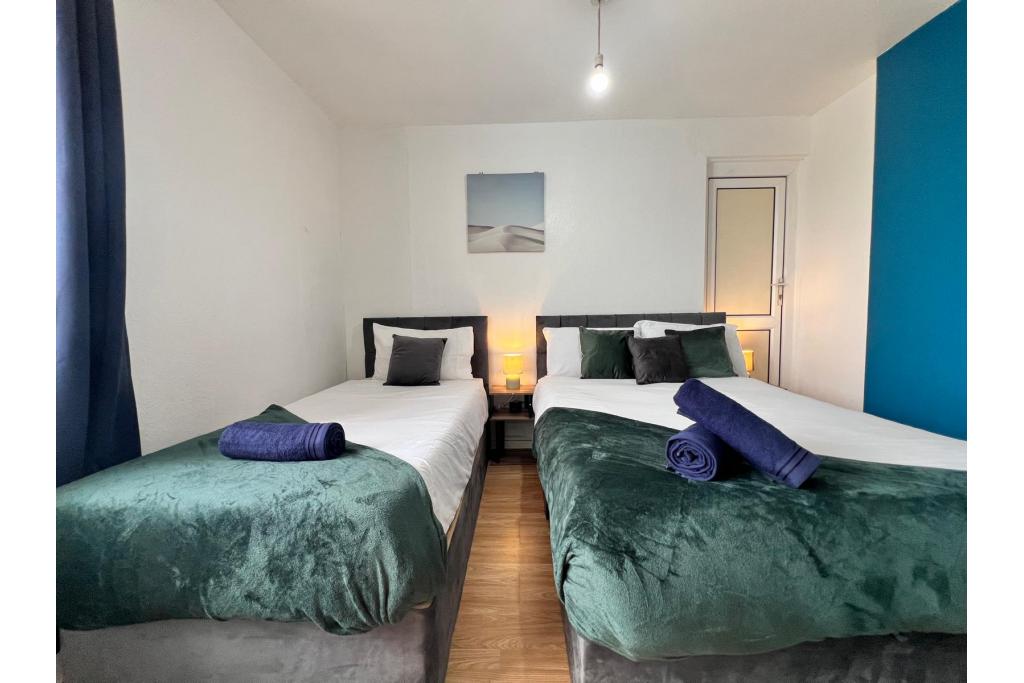 High-Yield Zone 1 Investment – 3-Bed Apartment Configured for 5 Occupants Near London Bridge