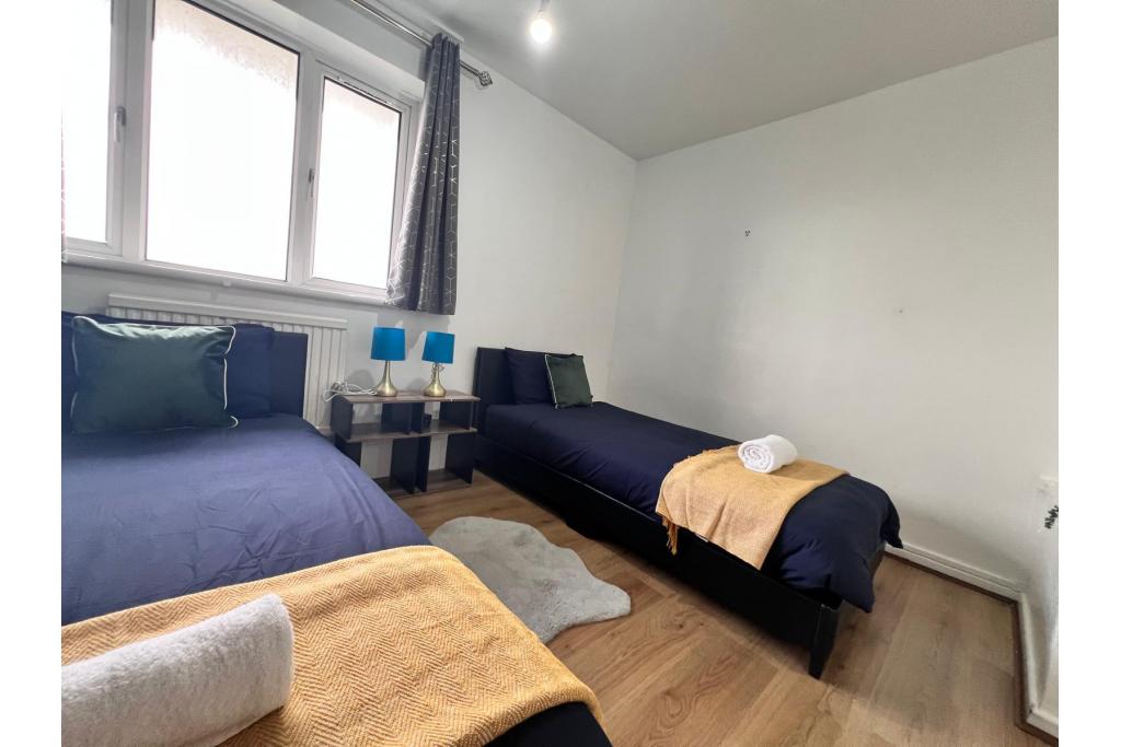 High-Yield Zone 1 Investment – 3-Bed Apartment Configured for 5 Occupants Near London Bridge