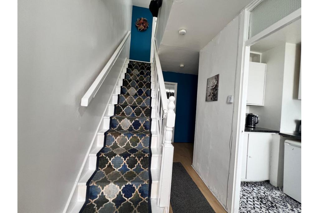 High-Yield Zone 1 Investment – 3-Bed Apartment Configured for 5 Occupants Near London Bridge