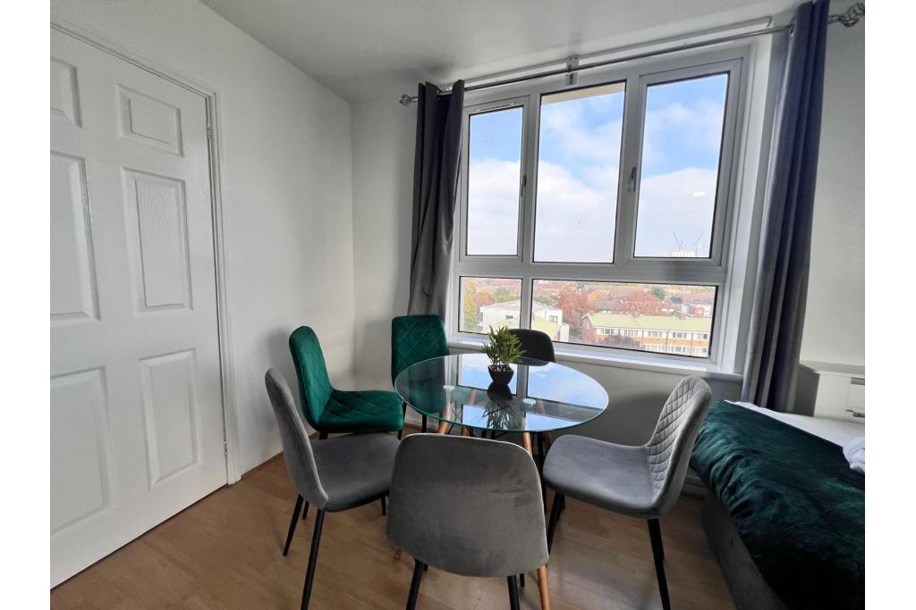 High-Yield Zone 1 Investment – 3-Bed Apartment Configured for 5 Occupants Near London Bridge