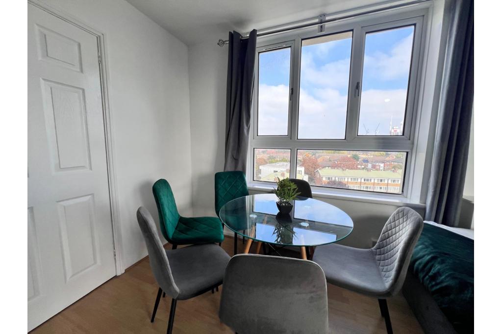 High-Yield Zone 1 Investment – 3-Bed Apartment Configured for 5 Occupants Near London Bridge