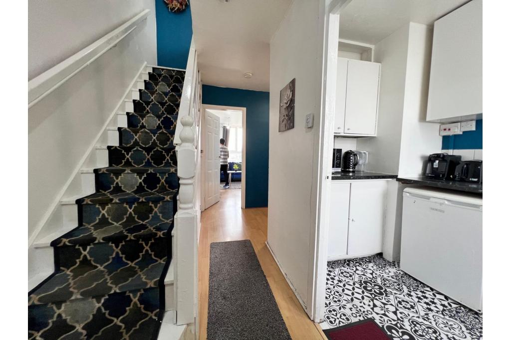 High-Yield Zone 1 Investment – 3-Bed Apartment Configured for 5 Occupants Near London Bridge