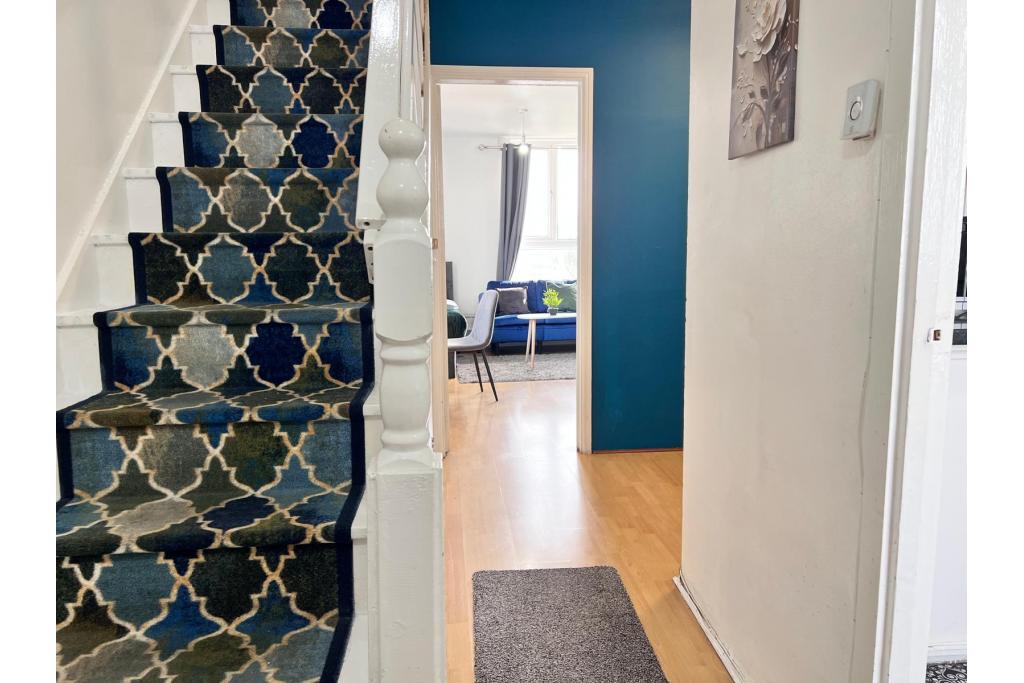 High-Yield Zone 1 Investment – 3-Bed Apartment Configured for 5 Occupants Near London Bridge