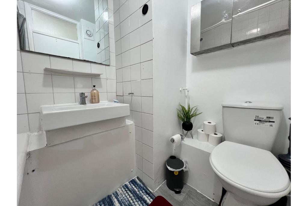 High-Yield Zone 1 Investment – 3-Bed Apartment Configured for 5 Occupants Near London Bridge