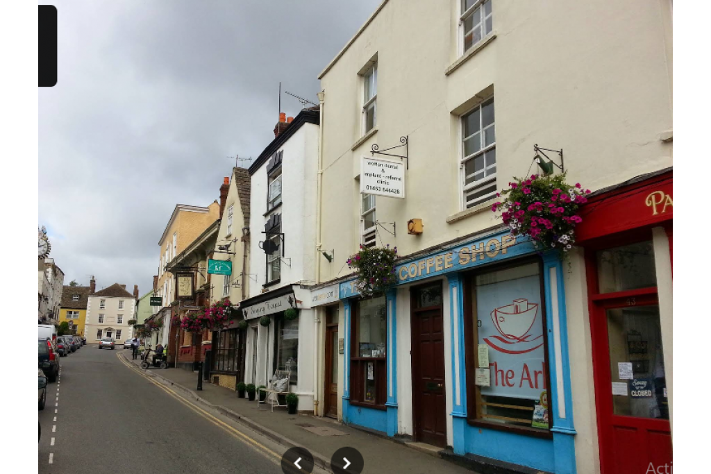 Former / Existing Community Clinic in Affluent Cotswold-Edge Market Town