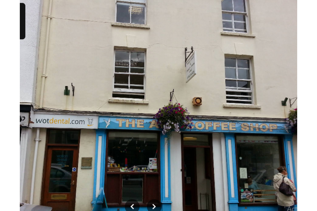 Former / Existing Community Clinic in Affluent Cotswold-Edge Market Town