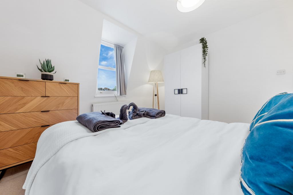 R2SA / Company Let 2-Bed Apartment with Lift – Prime West Kensington (W14)
