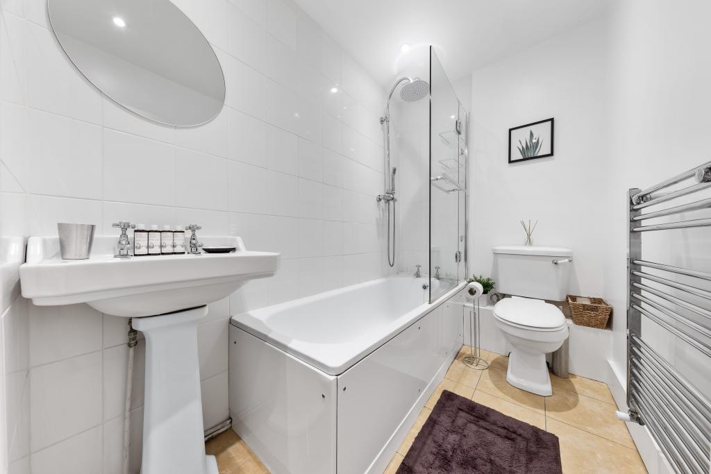 R2SA / Company Let 2-Bed Apartment with Lift – Prime West Kensington (W14)