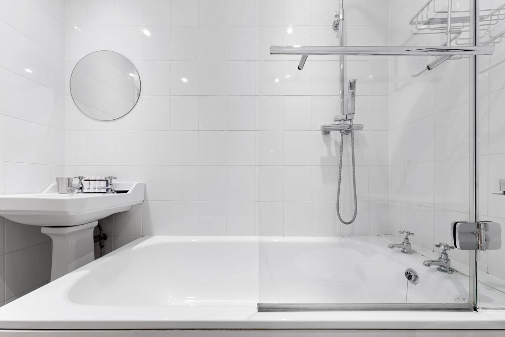 R2SA / Company Let 2-Bed Apartment with Lift – Prime West Kensington (W14)