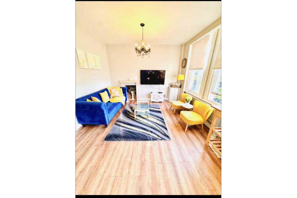 Bright 2-Bed Apartment – R2SA / Company Let Opportunity in West Kensington (W14)