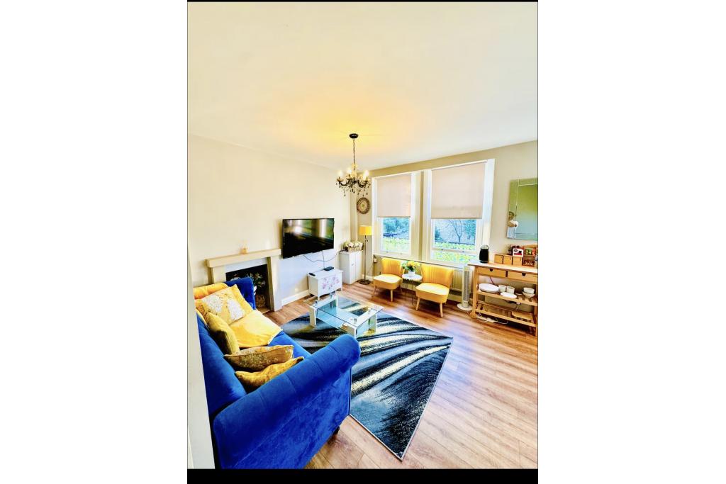 Bright 2-Bed Apartment – R2SA / Company Let Opportunity in West Kensington (W14)