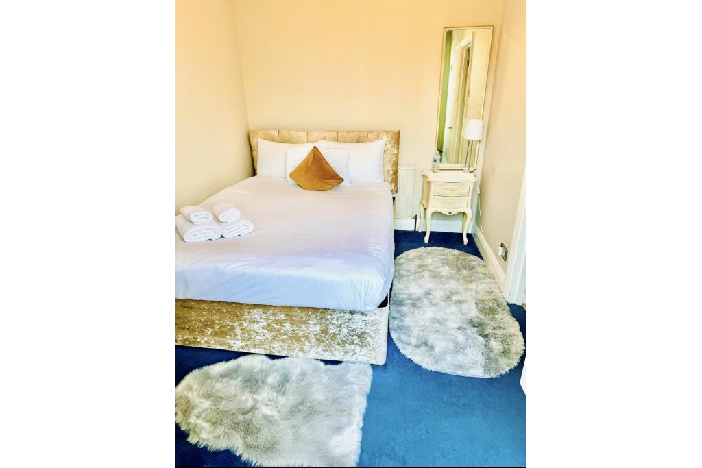 Bright 2-Bed Apartment – R2SA / Company Let Opportunity in West Kensington (W14)