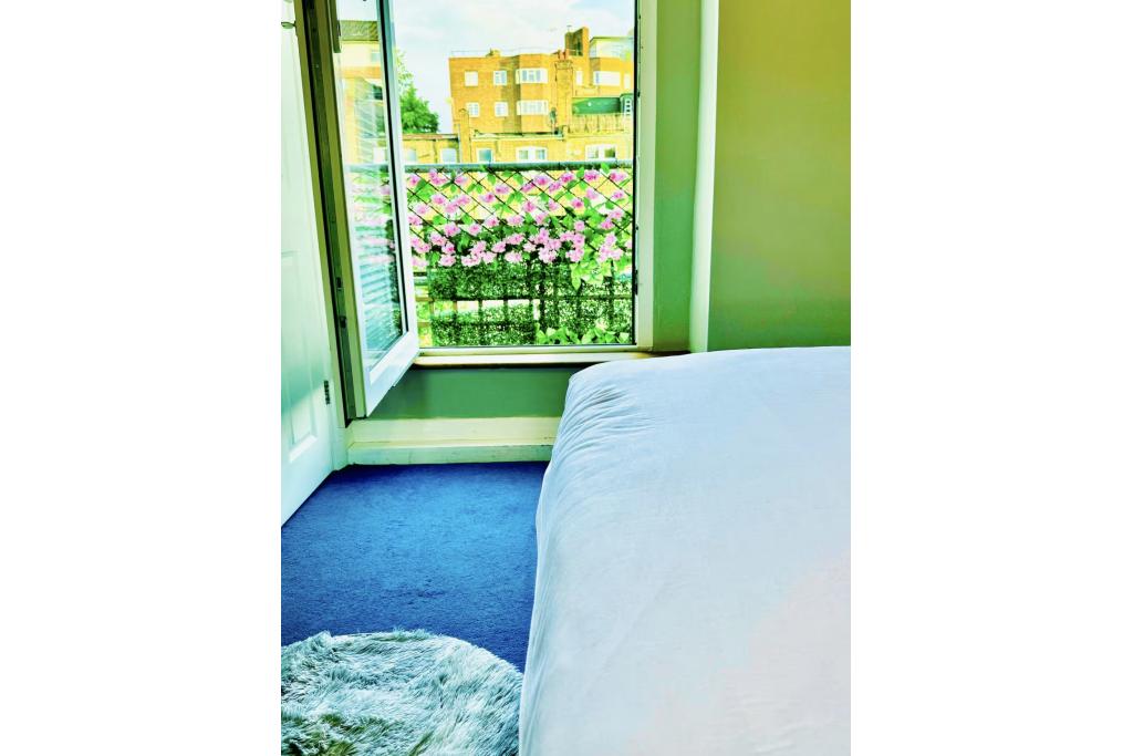 Bright 2-Bed Apartment – R2SA / Company Let Opportunity in West Kensington (W14)