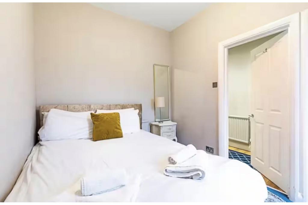 Bright 2-Bed Apartment – R2SA / Company Let Opportunity in West Kensington (W14)