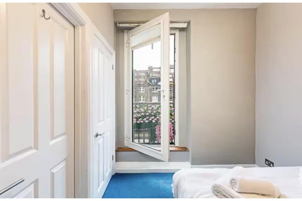 Bright 2-Bed Apartment – R2SA / Company Let Opportunity in West Kensington (W14)