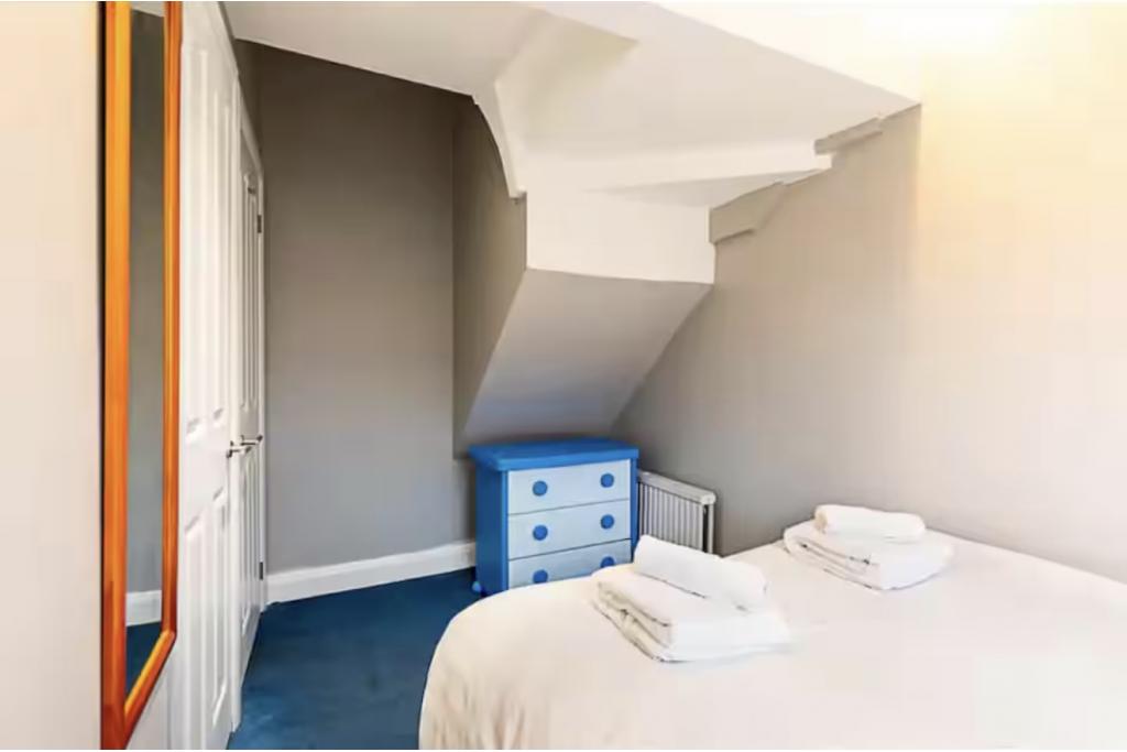 Bright 2-Bed Apartment – R2SA / Company Let Opportunity in West Kensington (W14)