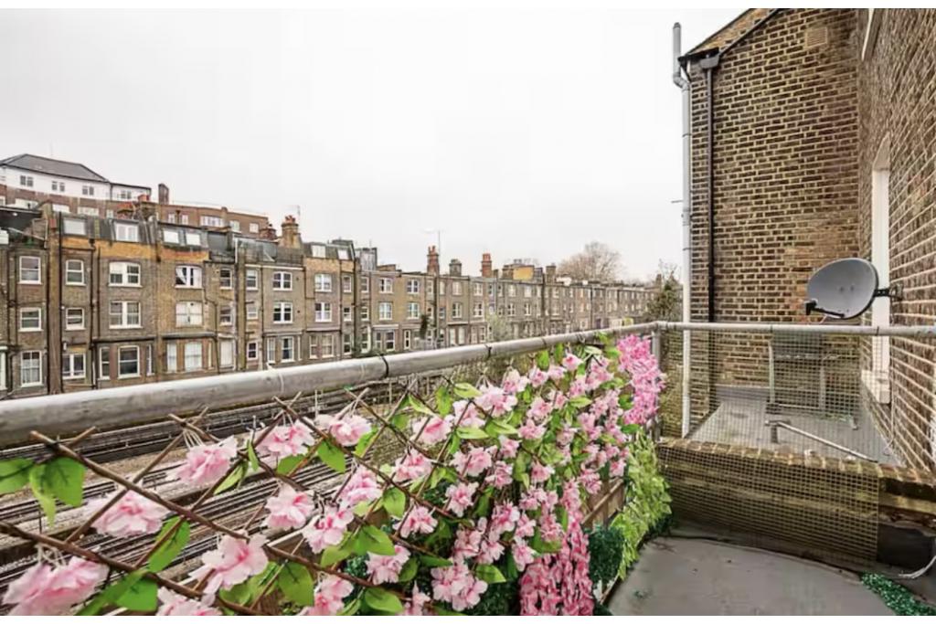 Bright 2-Bed Apartment – R2SA / Company Let Opportunity in West Kensington (W14)