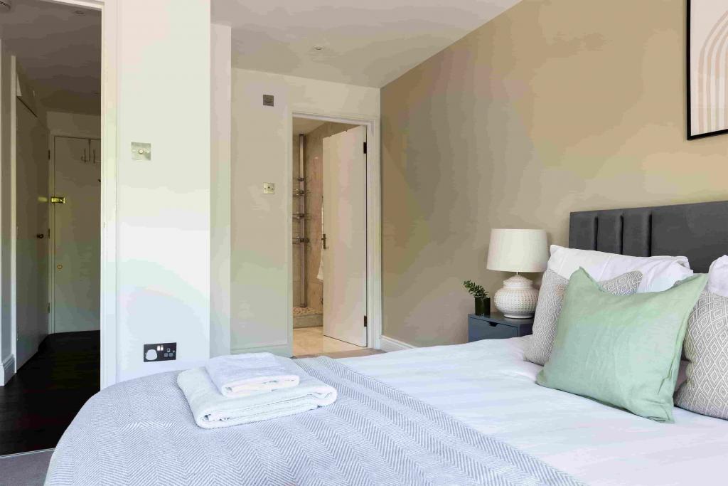 Premium 2-Bed / 2-Bath Apartment – R2SA / Company Let in Fulham (SW6)