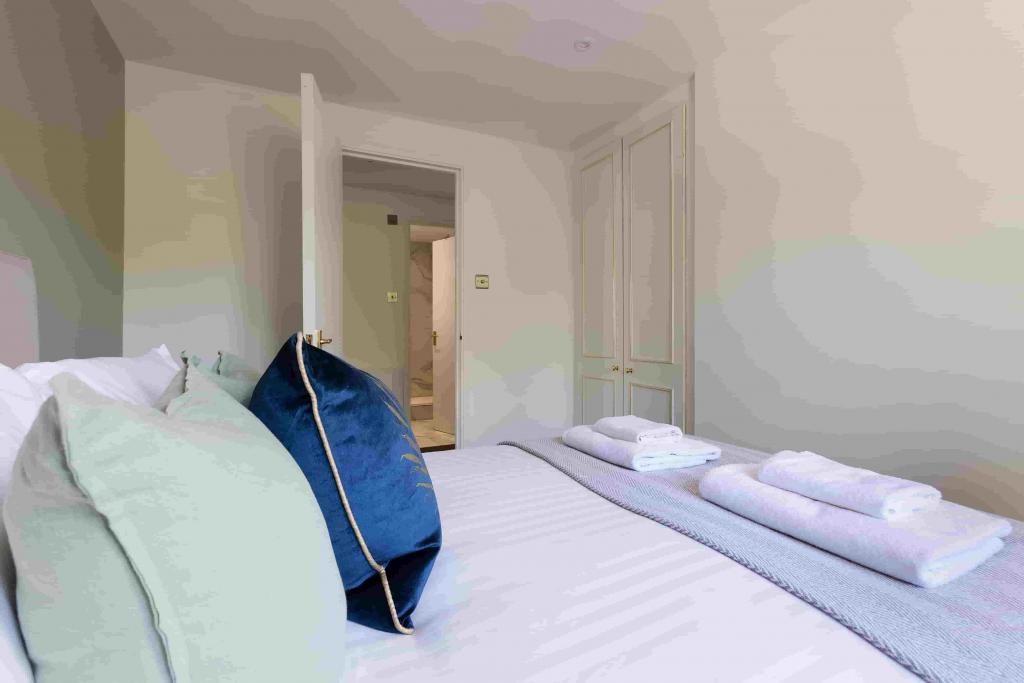 Premium 2-Bed / 2-Bath Apartment – R2SA / Company Let in Fulham (SW6)