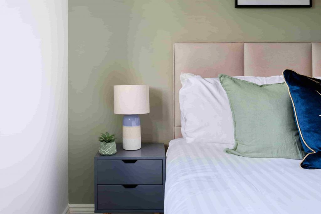 Premium 2-Bed / 2-Bath Apartment – R2SA / Company Let in Fulham (SW6)