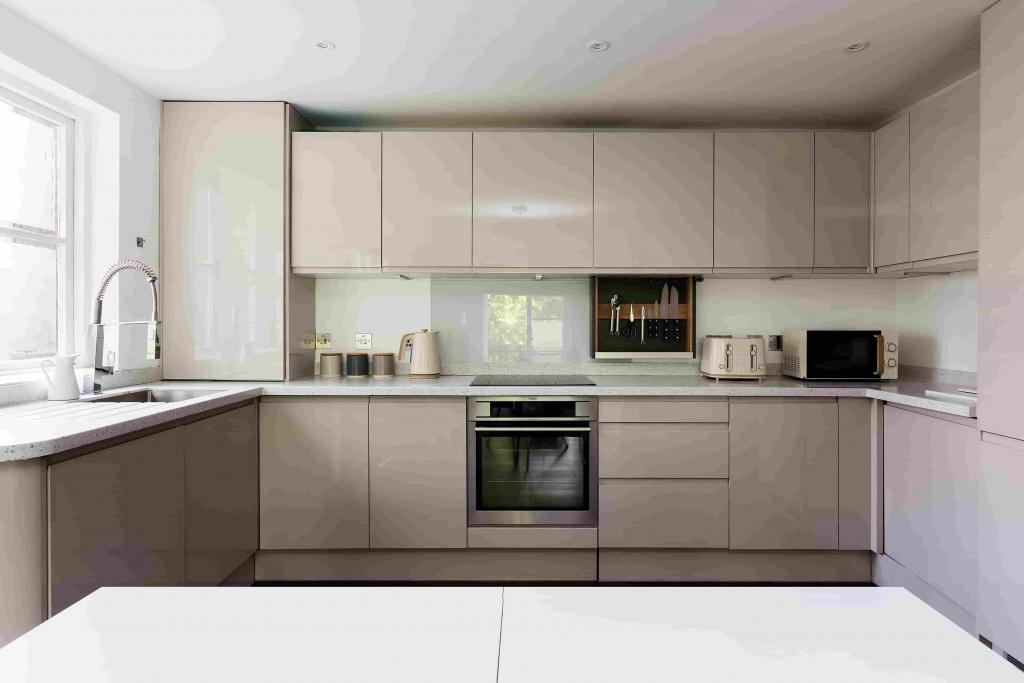 Premium 2-Bed / 2-Bath Apartment – R2SA / Company Let in Fulham (SW6)