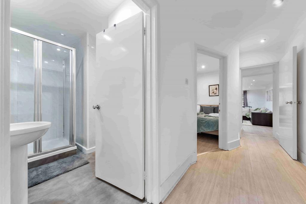 Ground Floor 2-Bed Apartment with Outdoor Access – R2SA / Company Let in Clapham (SW4)