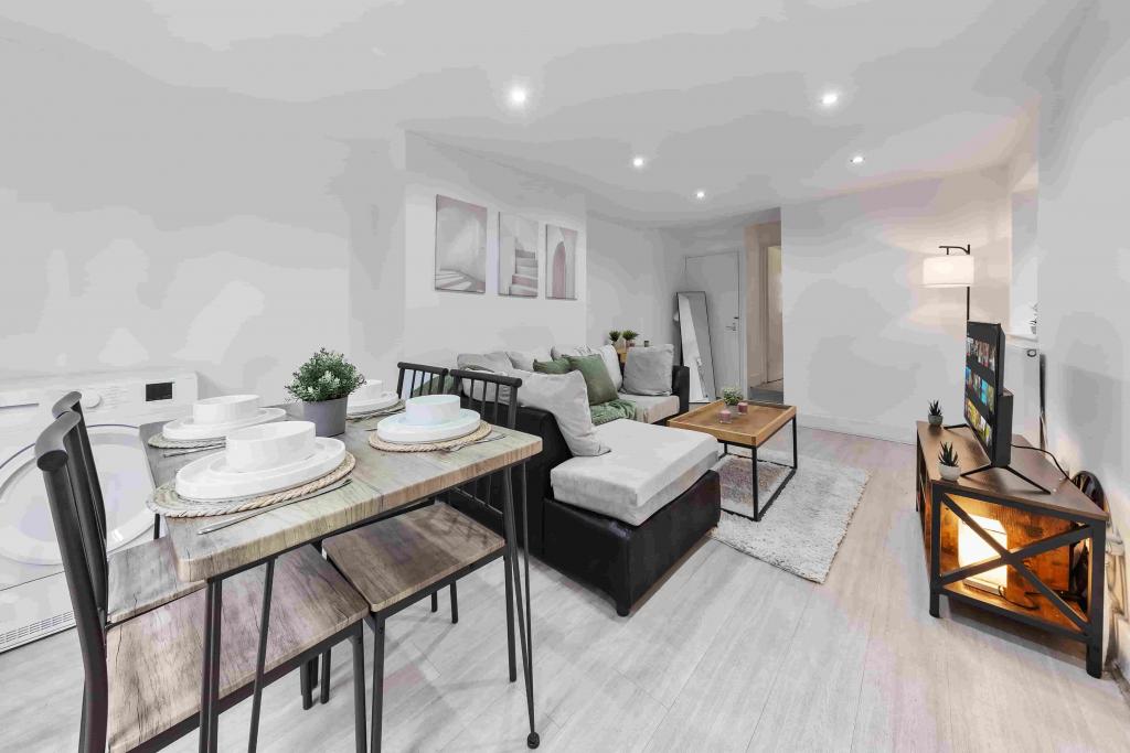 Ground Floor 2-Bed Apartment with Outdoor Access – R2SA / Company Let in Clapham (SW4)