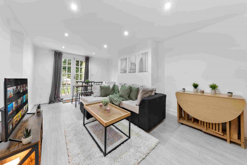 Ground Floor 2-Bed Apartment with Outdoor Access – R2SA / Company Let in Clapham (SW4)