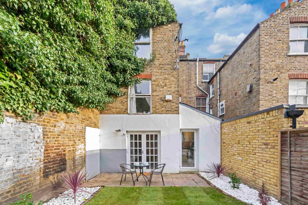 Ground Floor 2-Bed Apartment with Outdoor Access – R2SA / Company Let in Clapham (SW4)