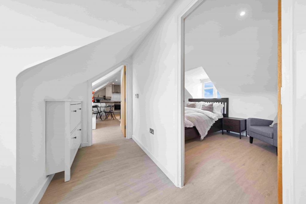 Spacious 2-Bed Apartment – R2SA / Company Let Opportunity in North London (N20)