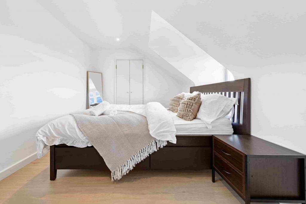 Spacious 2-Bed Apartment – R2SA / Company Let Opportunity in North London (N20)