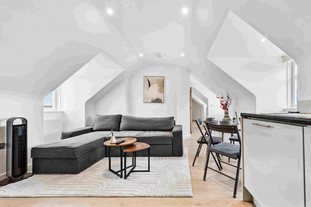 Spacious 2-Bed Apartment – R2SA / Company Let Opportunity in North London (N20)